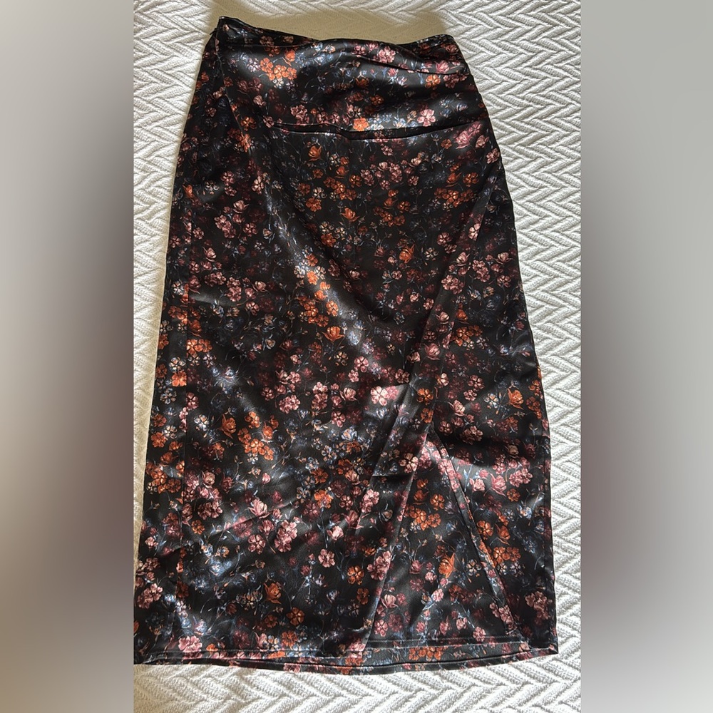 Abercrombie & Fitch Black and Orange Floral Midi Skirt